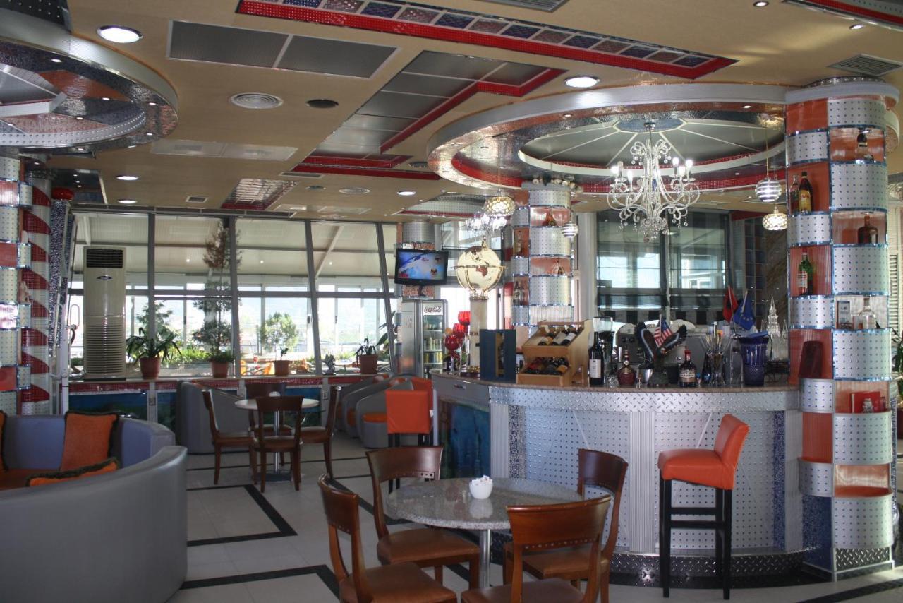 Hotel Bar Restaurant America Kukes Buitenkant foto